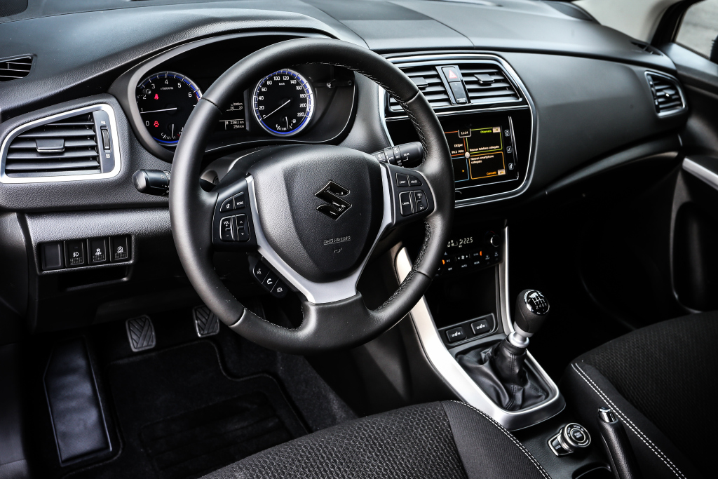 Suzuki SX4 S-Cross fl 2016 cockpit part and dashboard