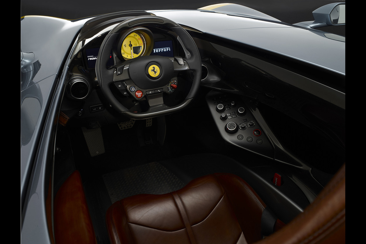 Ferrari Monza SP1 and SP2, SP1 interior