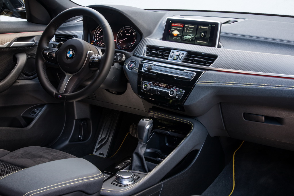 BMW X2 sDrive18i interior