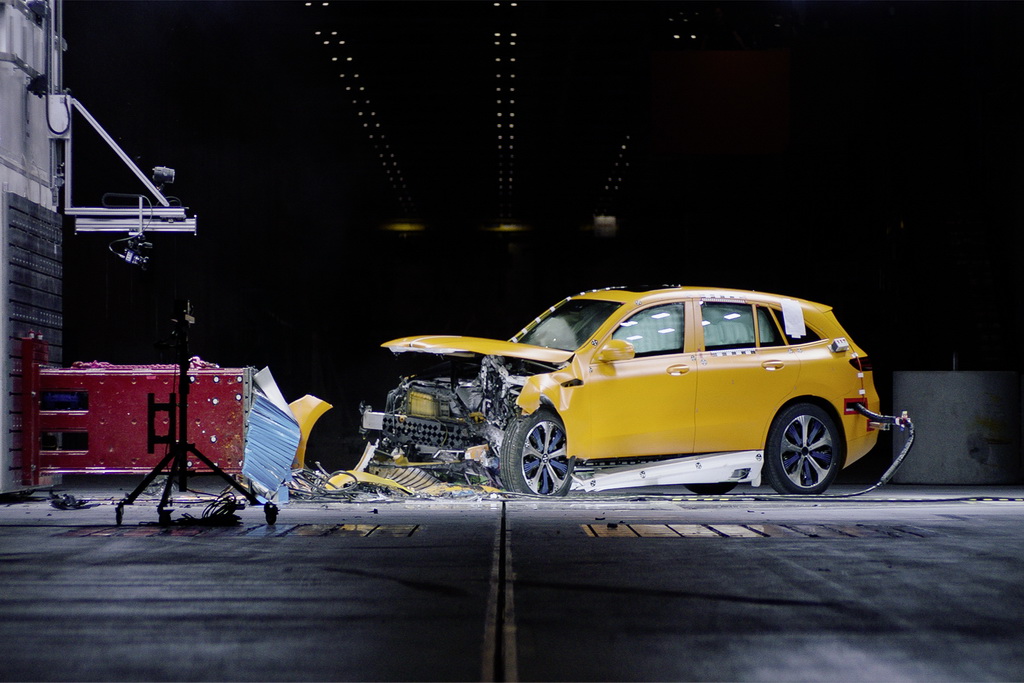 Mercedes-Benz EQC, real life safety 2