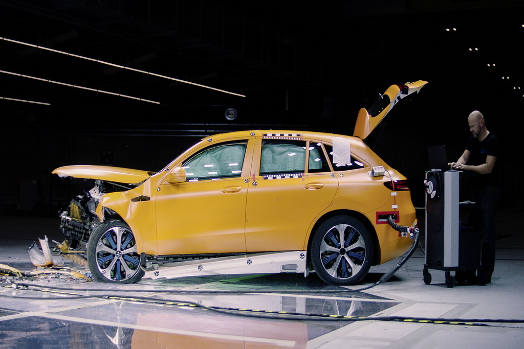 Mercedes-Benz EQC, real life safety 3