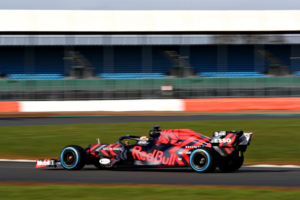 Η Aston Martin Red Bull Racing παρουσίασε το νέο της μονοθέσιο, RB15