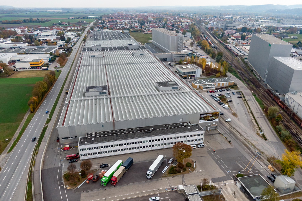 Το εργοστάσιο του BMW Group στο Ντίνγκολφινγκ (1)
