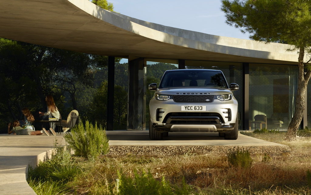 Land Rover Discovery Landmark Edition front