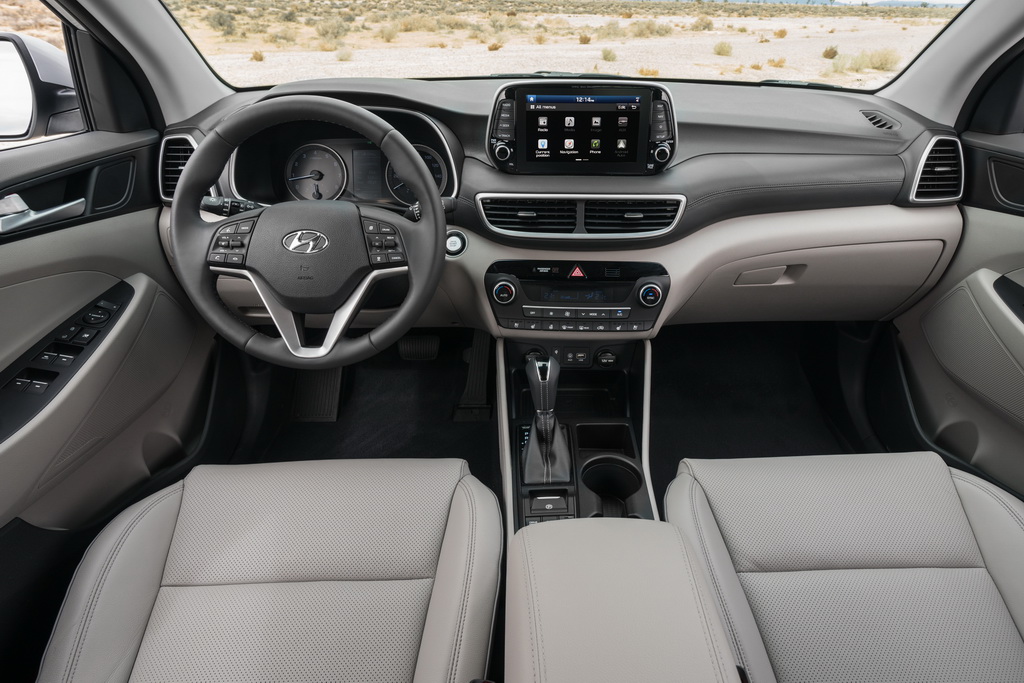 Hyundai Tucson cockpit and dashboard