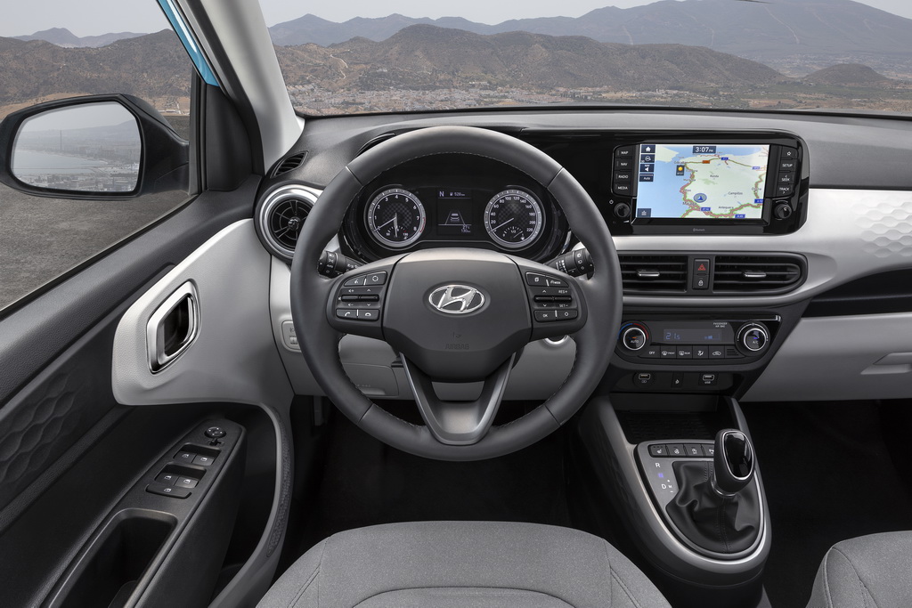 Hyundai i10 cockpit