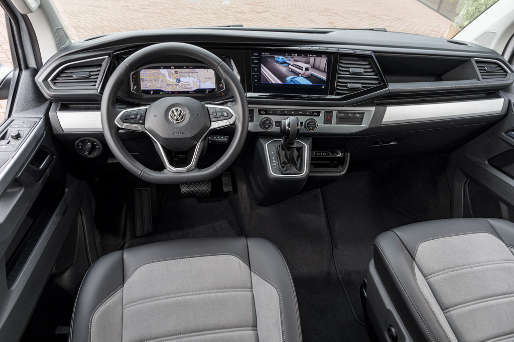 VW Transporter 2019 cockpit