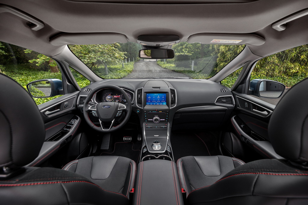 Ford S MAX interior