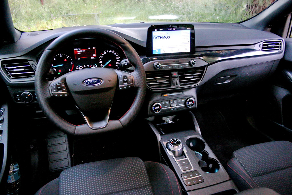 Ford Focus 1.5 120PS cockpit
