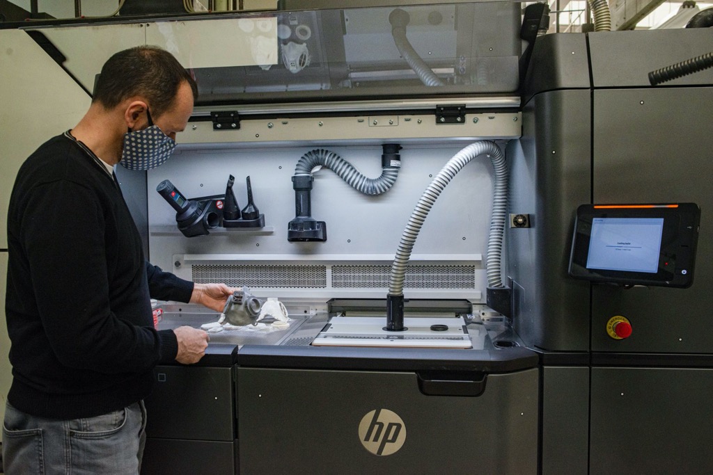 Παραγωγή αναπνευστήρων με 3D εκτυπωτές της SKODA