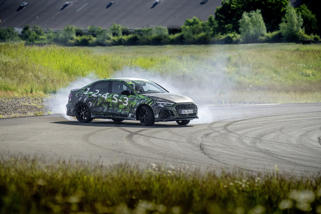 Το νέο Audi RS 3 με κατανεμητή ροπής (RS Torque Splitter)