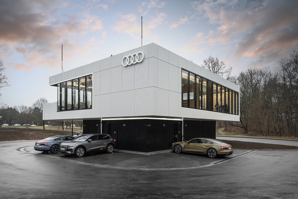 Παγκόσμια πρεμιέρα για πρωτοποριακό κόμβο φόρτισης της Audi