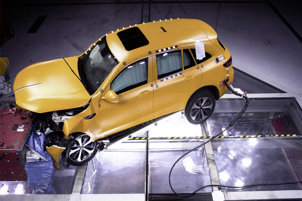 Mercedes-Benz EQC, real life safety 1